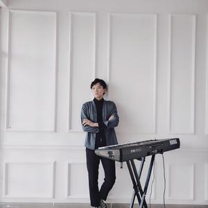 女生脱裤子吃七八的视频。
