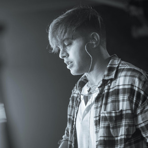 女生脱裤子吃七八的视频。
